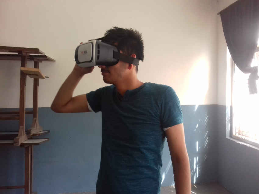 sarad gajurel experiencing VR